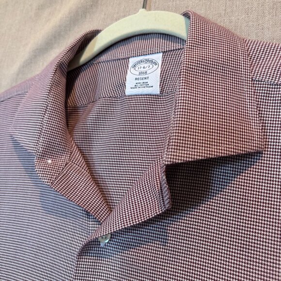 Brooks Brothers 1818 Regent Non-Iron Shirt Burgundy Micro Houndstooth 17 6/7 - Picture 3 of 10